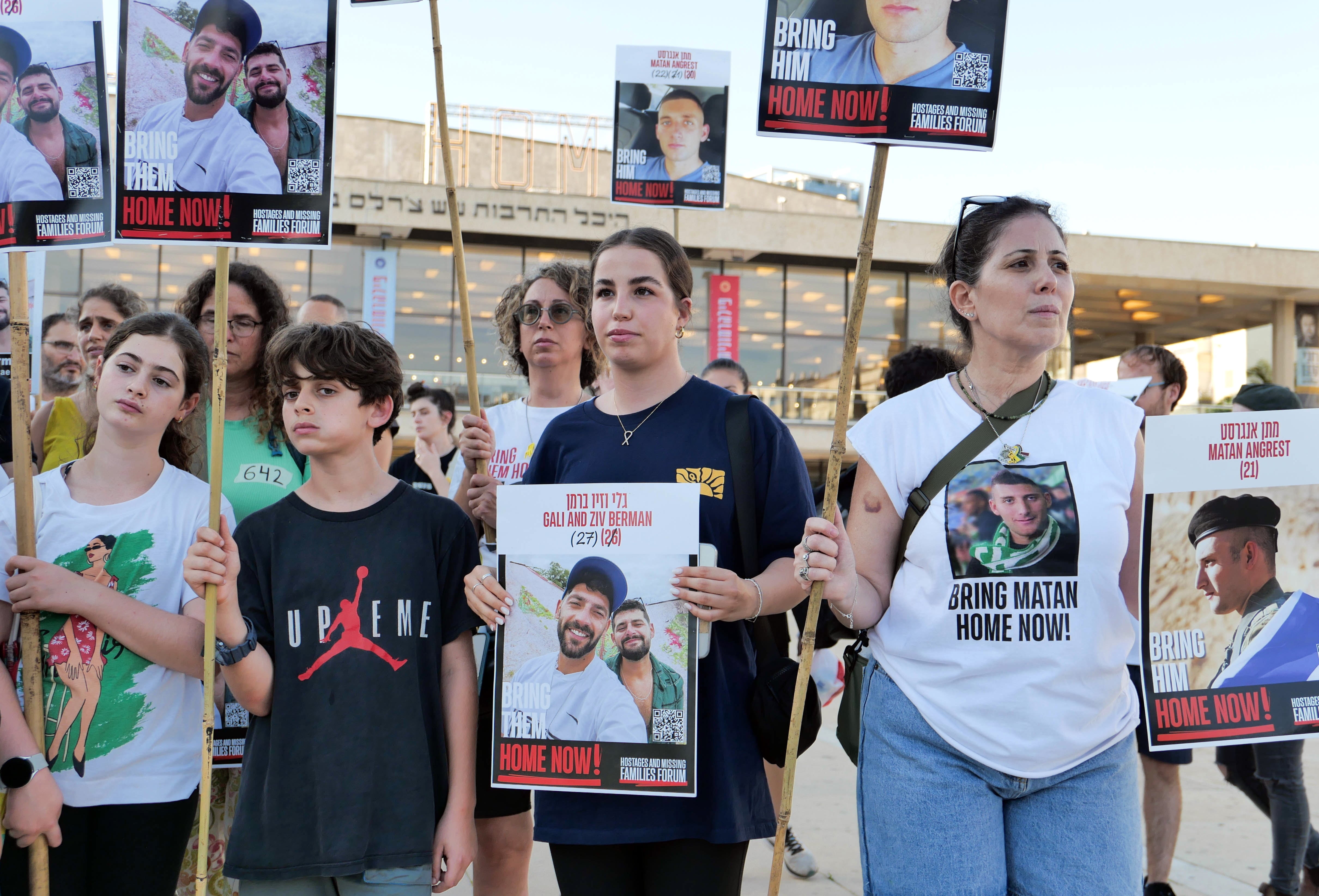 Manifestación en Tel Aviv a favor de la liberación de los rehenes israelíes todavía retenidos por Hamás en Gaza.