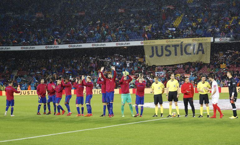 Pancarta en el Camp Nou en el último Barça - Sevilla 