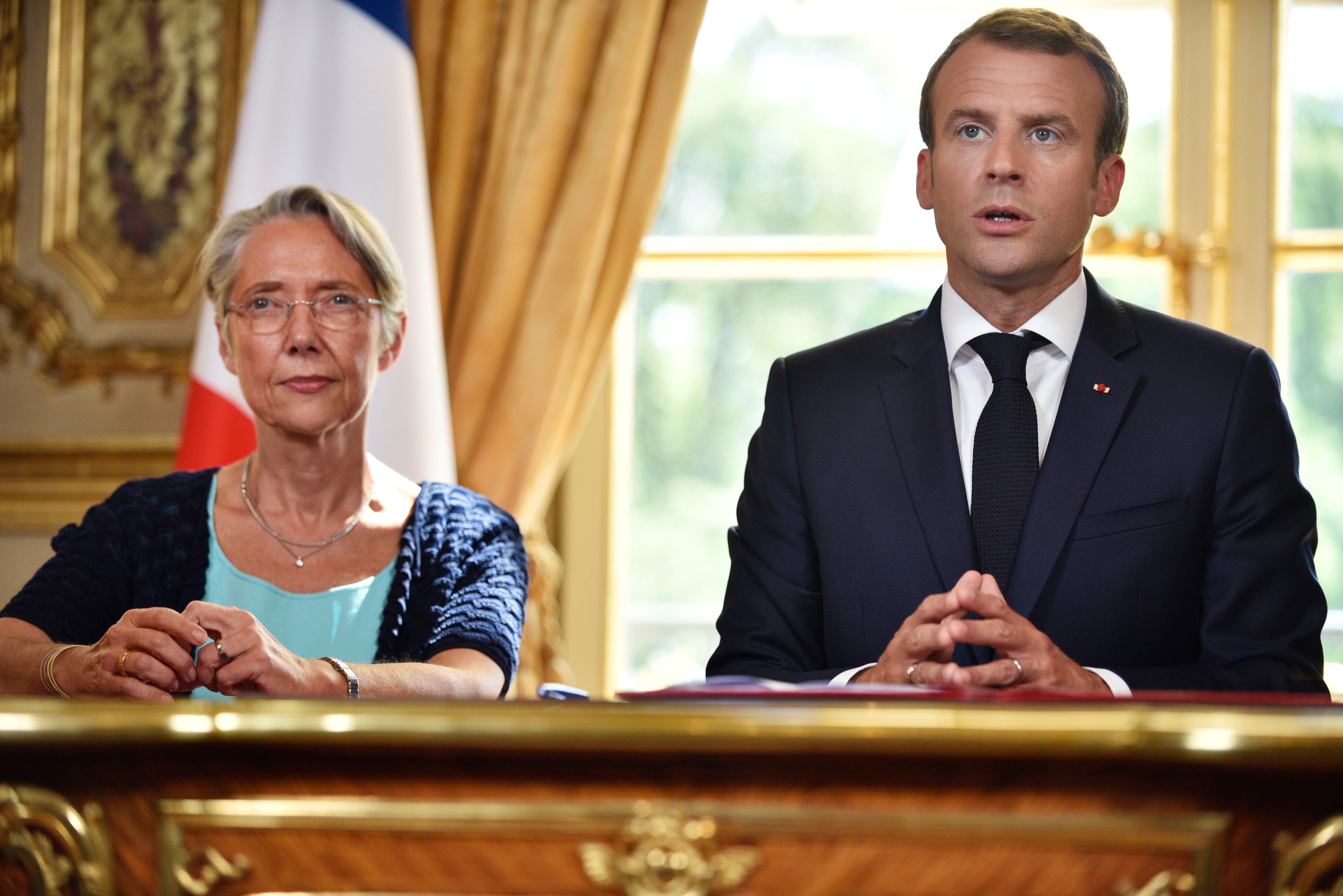 La recién nombrada como primera ministra de Francia, Elisabeth Borne, junto con Emmanuel Macron