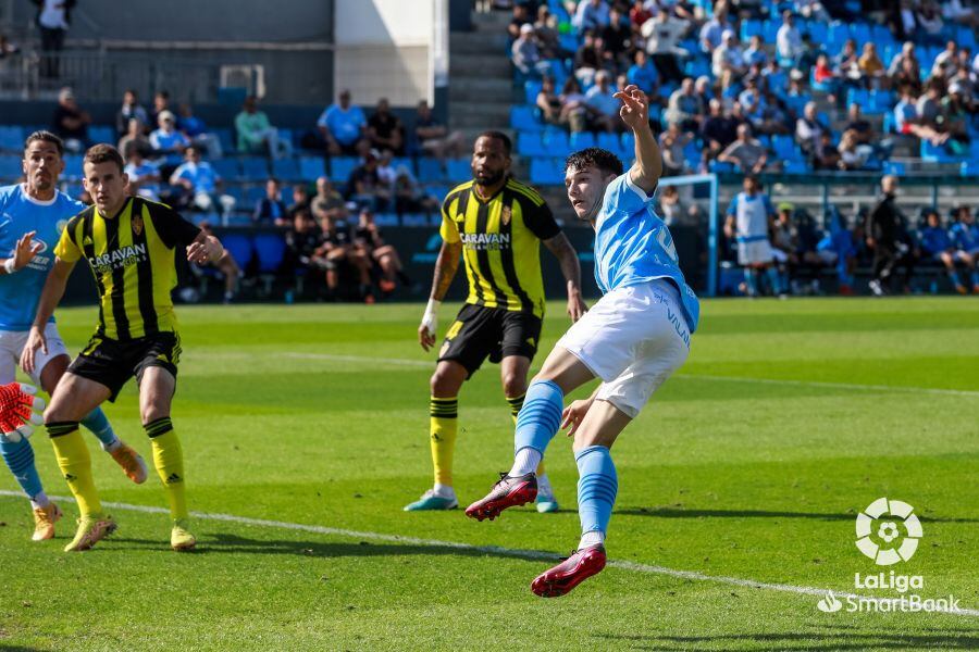 Sánchez rematando el único gol del choque