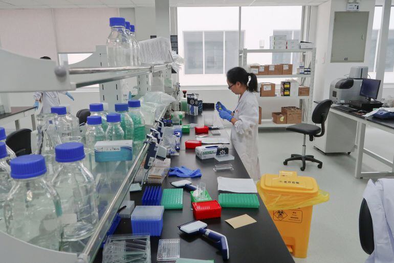 A scientist works at Zai Labo&#039;s drug development facility in Shanghai, China October 18, 2017. To match Insight CHINA-BIOTECH REUTERS Adam Jourdan