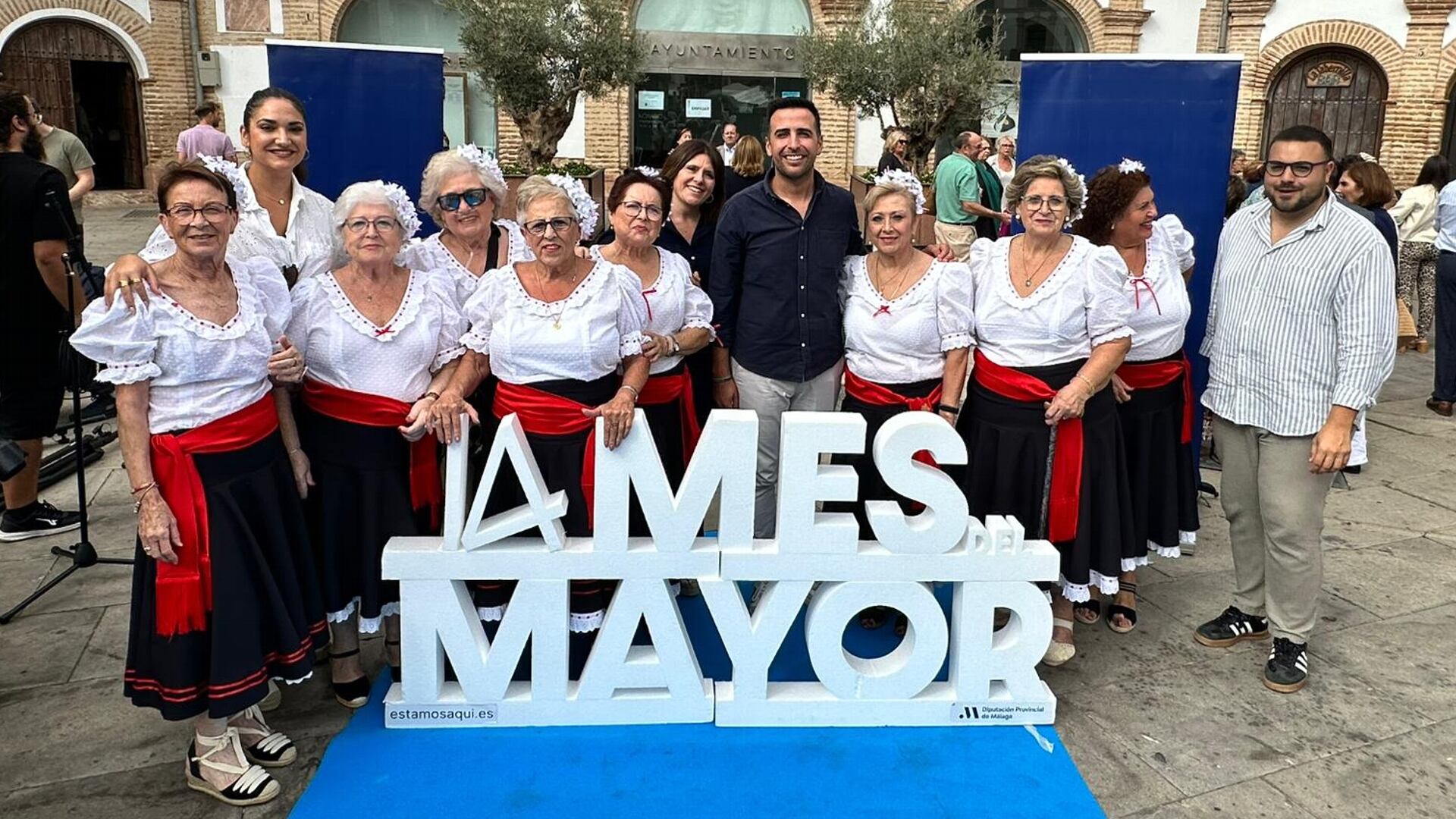 Participantes en el desfile de la plaza Ochavada