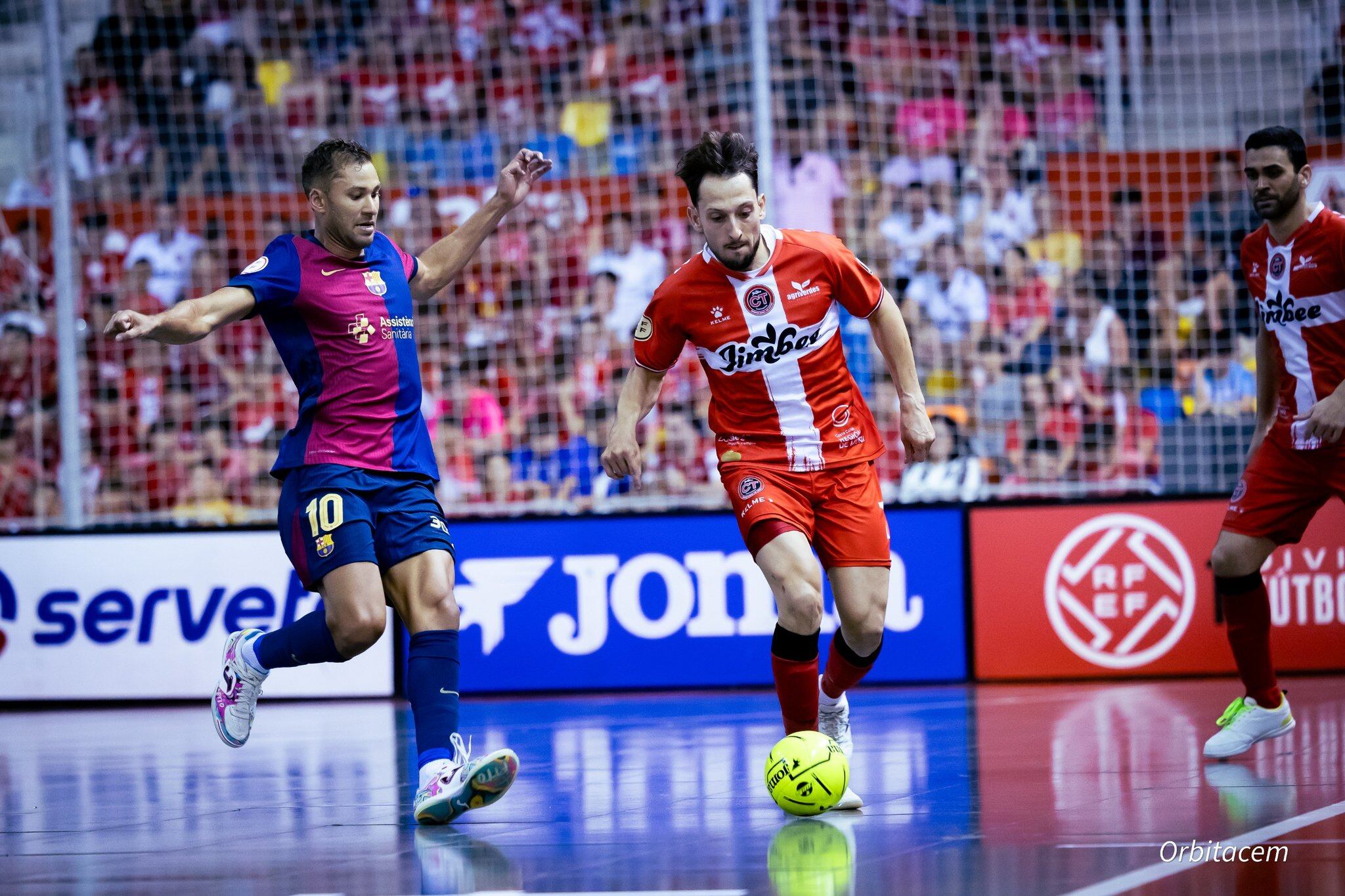 Linhares durante uno de los partidos de la final frente al Barça