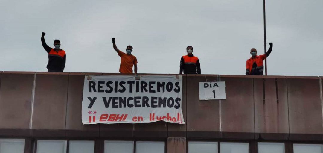 Los cuatro trabajadores de EBHI que permanecen en huelga de hambre. 