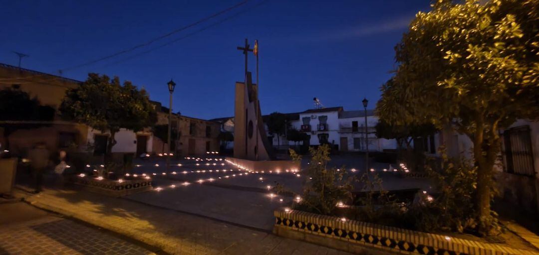 Una de las plazas de Navas de Tolosa durante la Noche de las Velas.