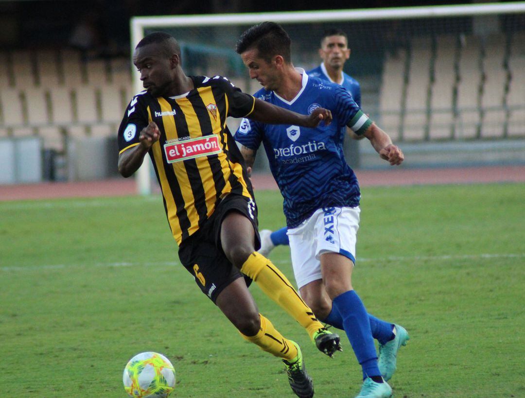 Antonio Bello durante el partido en Chapín ante el San Roque 