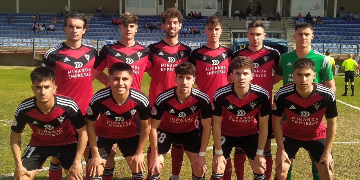 Una de las recientes alineaciones del filial rojillo en Tercera RFEF