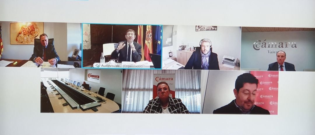 El presidente de la Cámara de Comercio, Juan Riera (i), en la reunión que ha mantenido por videoconferencia con el president Puig y otros presidentes camerales.