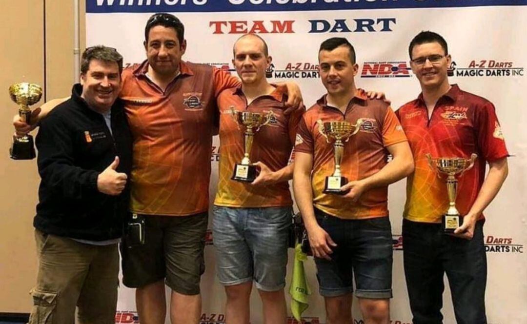 Equipo segoviano que se ha proclamado subcampeón de mundo de dardos