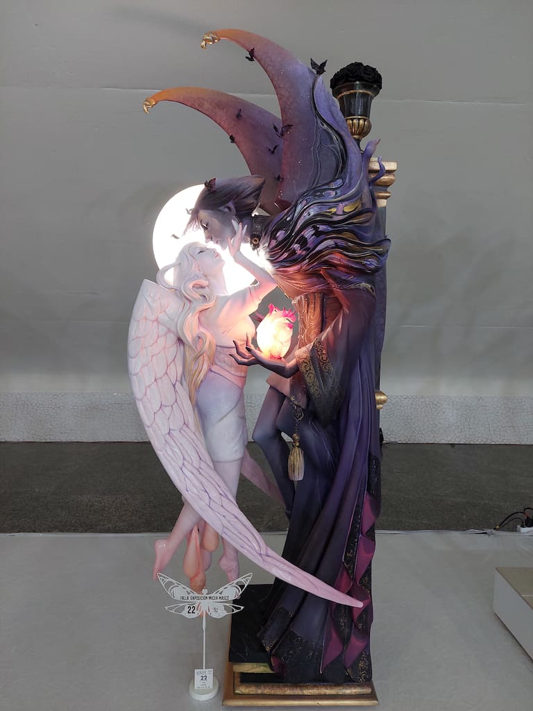 La Exposición del Ninot de las Fallas 2023 abre sus puertas con 750 figuras que rebosan diseño y sátira. Todas ellas quieren salvarse de las llamas gracias al voto popular.