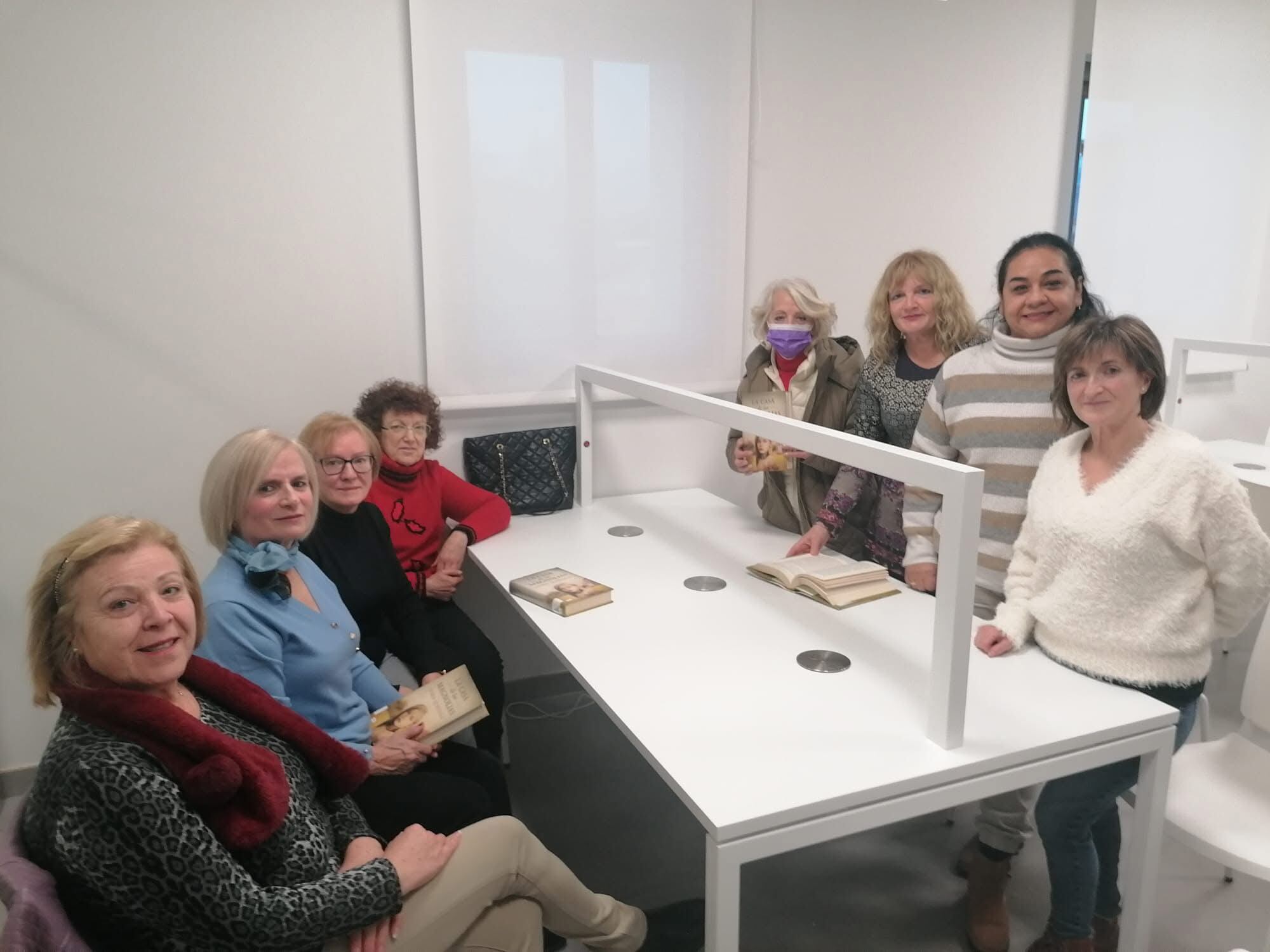 Foto del Club de la Lectura de la Biblioteca municipal de Otura