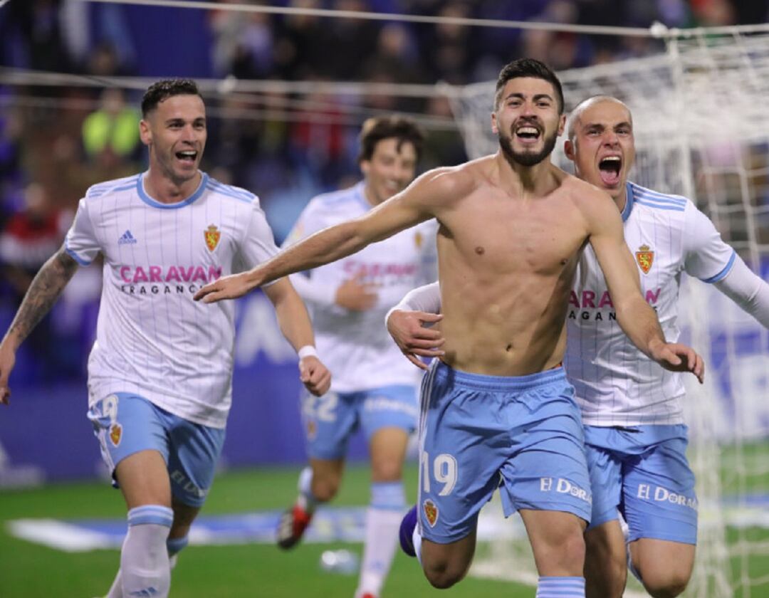 Así celebró Papu su último gol con el Real Zaragoza en el partido ante el Extremadura