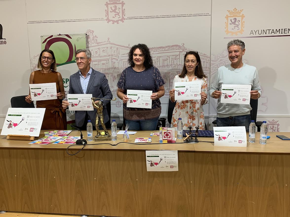 Participantes de la rueda de prensa en el Salón de Reyes del Consistorio en el antiguo ayuntamiento.