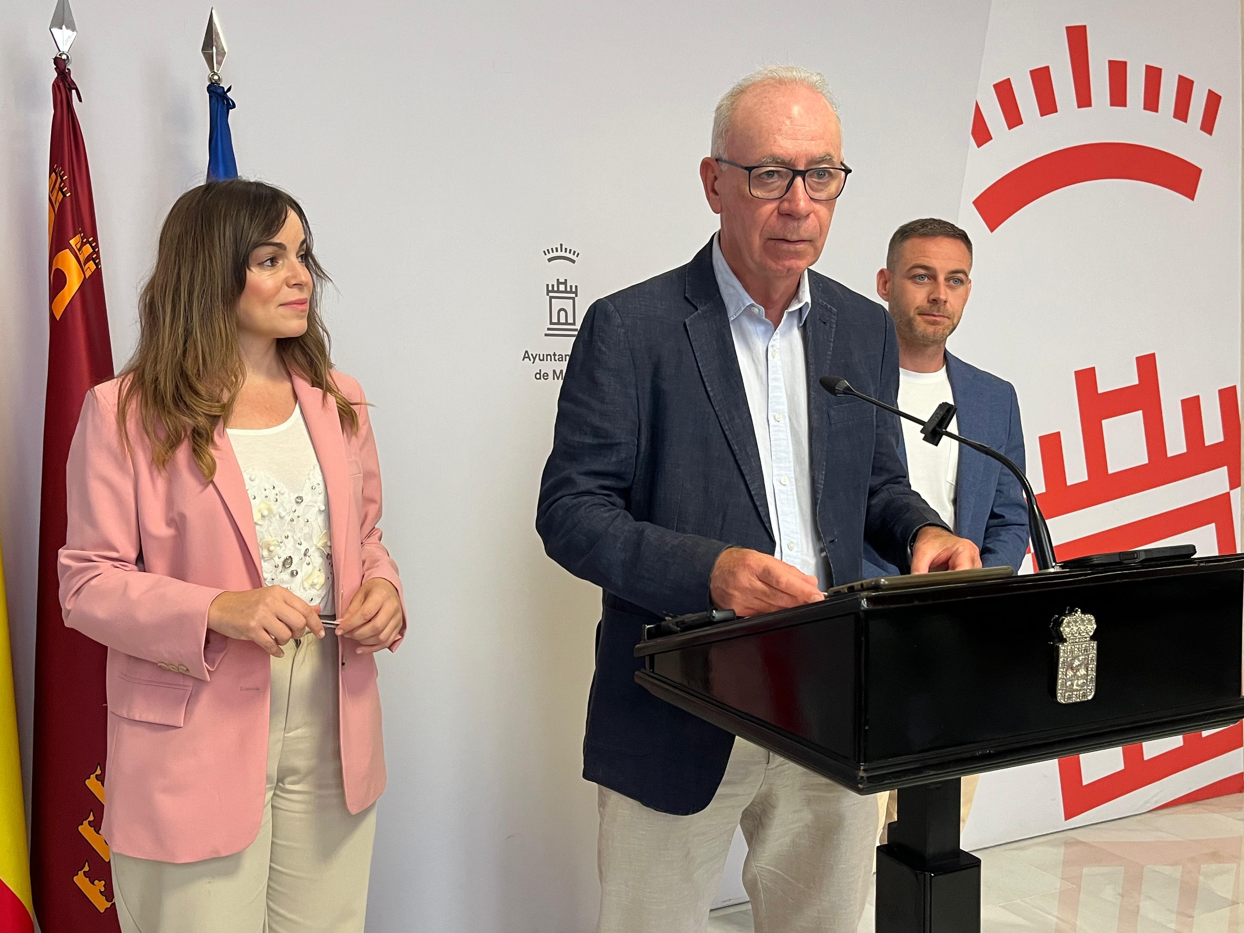 La vicealcaldesa de Murcia, Rebeca Pérez, el concejal de Medio Ambiente, Antonio Navarro, y el concejal de Deportes, Miguel Ángel Noguera, en la rueda de prensa posterior a la Junta de Gobierno.