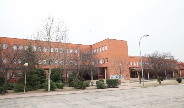 Fachada del colegio Federica Montseny de Fuenlabrada.