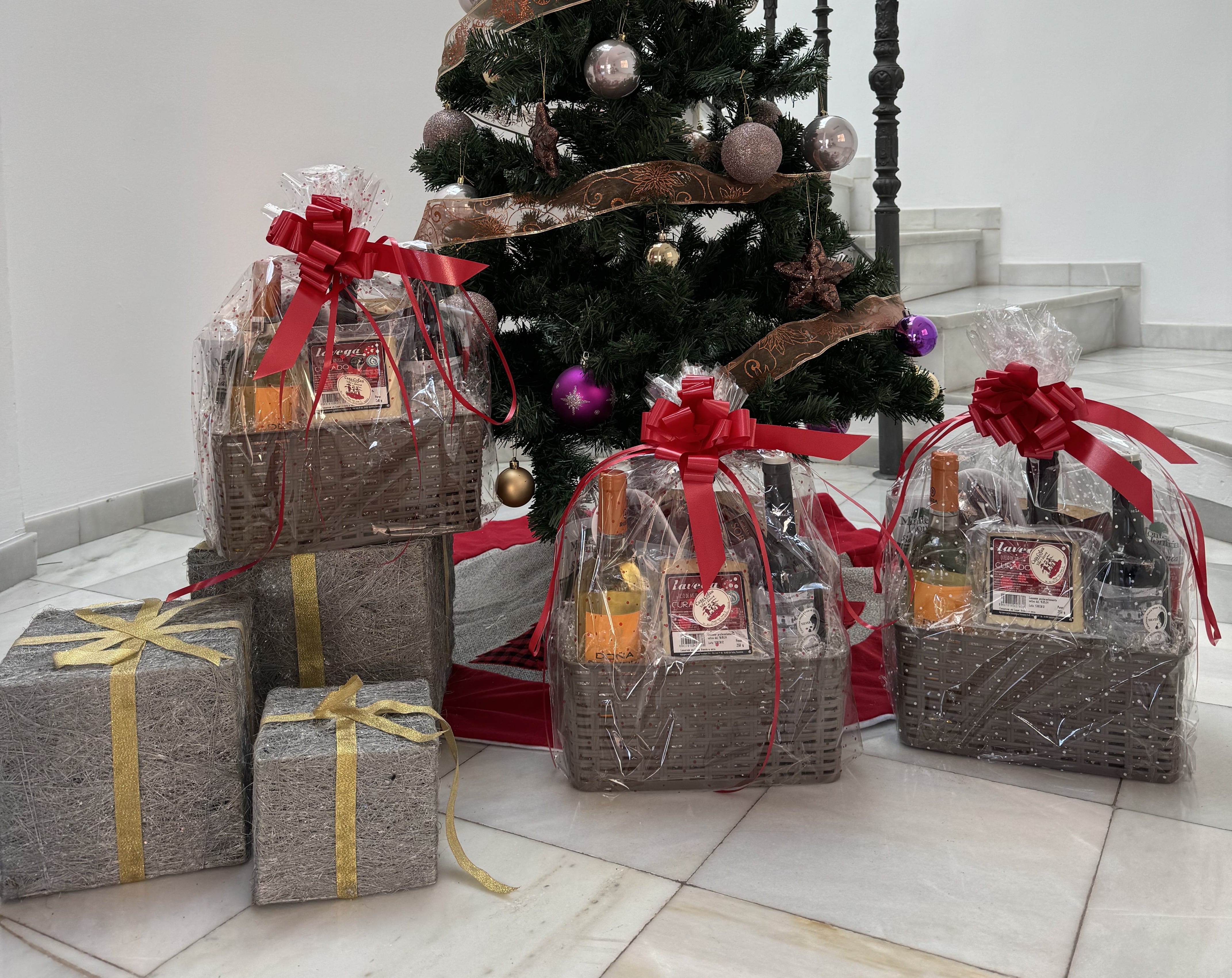 Cestas de Navidad repartidas por el Ayuntamiento de Beniflà.