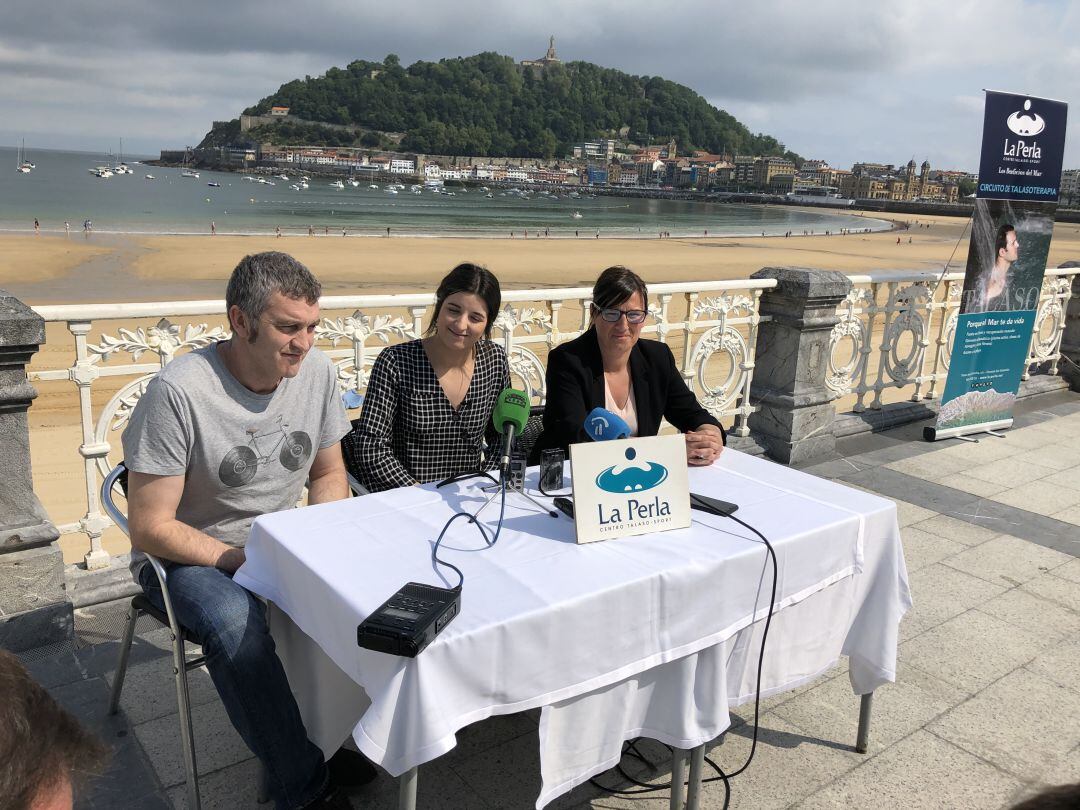 Mirene Moreno comparece en su presentación en La Perla con Tati Garmendia e Imanol Álvarez