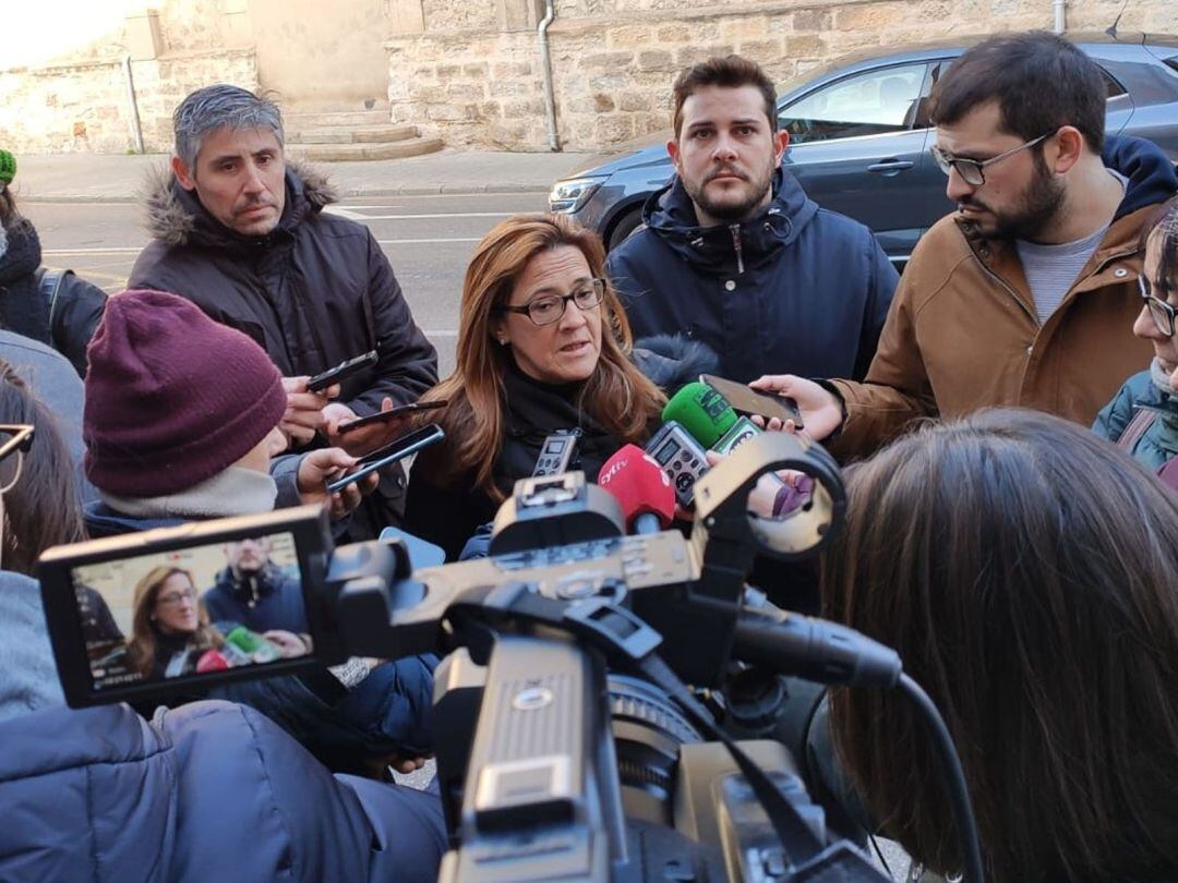 La portavoz del Grupo Municipal Popular, Mayte Martín Pozo, durante la rueda de prensa sobre el carril bici