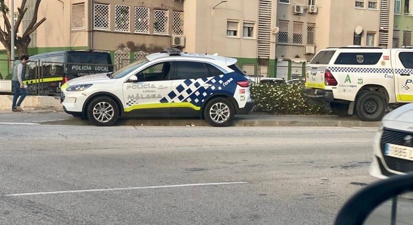 La policía local de Málaga actuando en el inmueble