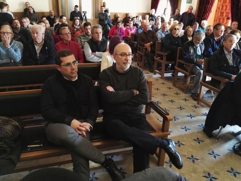 El director general, Federico Buyolo, y el conseller, Manuel Alcaraz, en el pleno