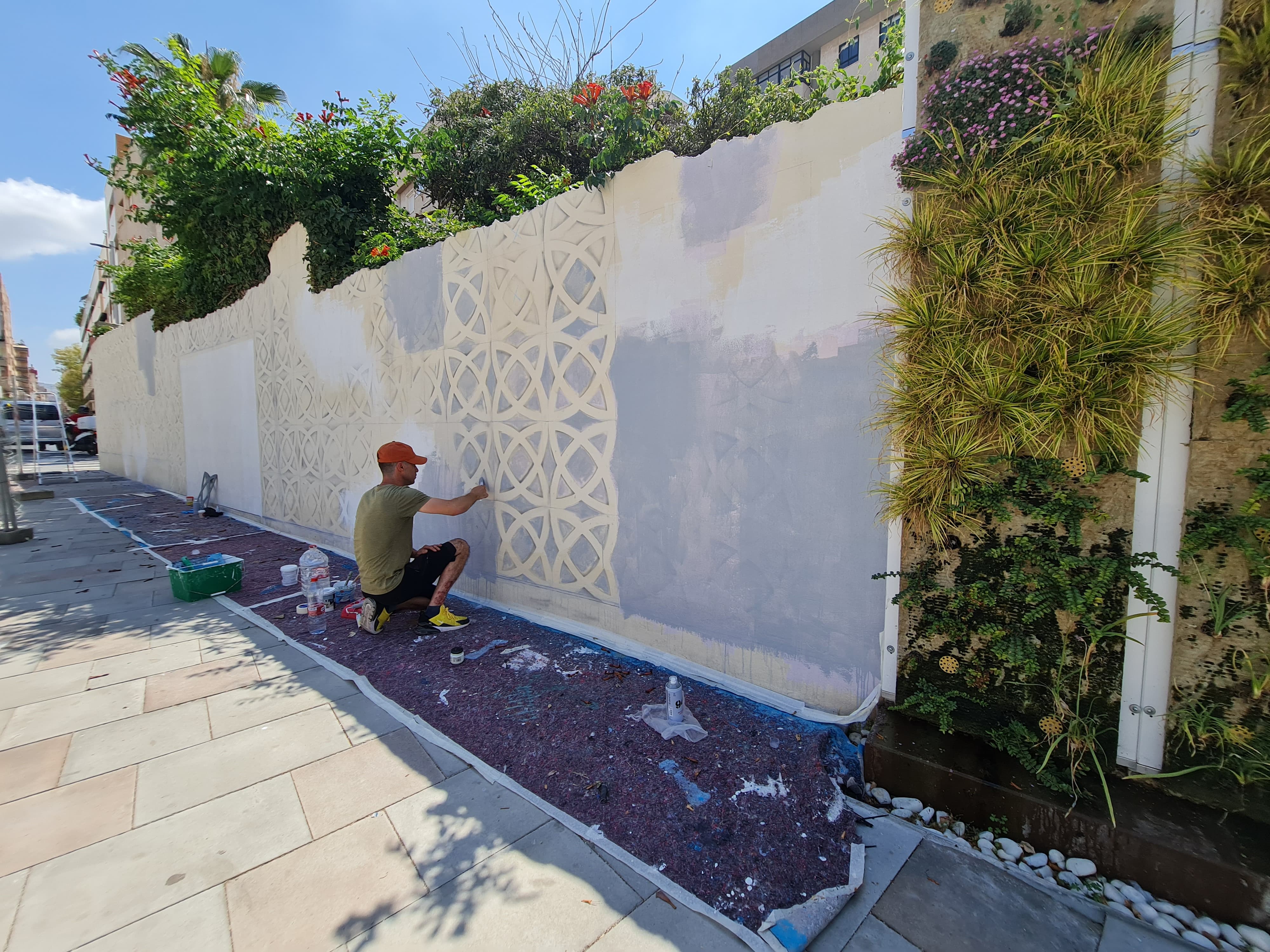 Inicio de las obras para la realización del mural trampantojo.