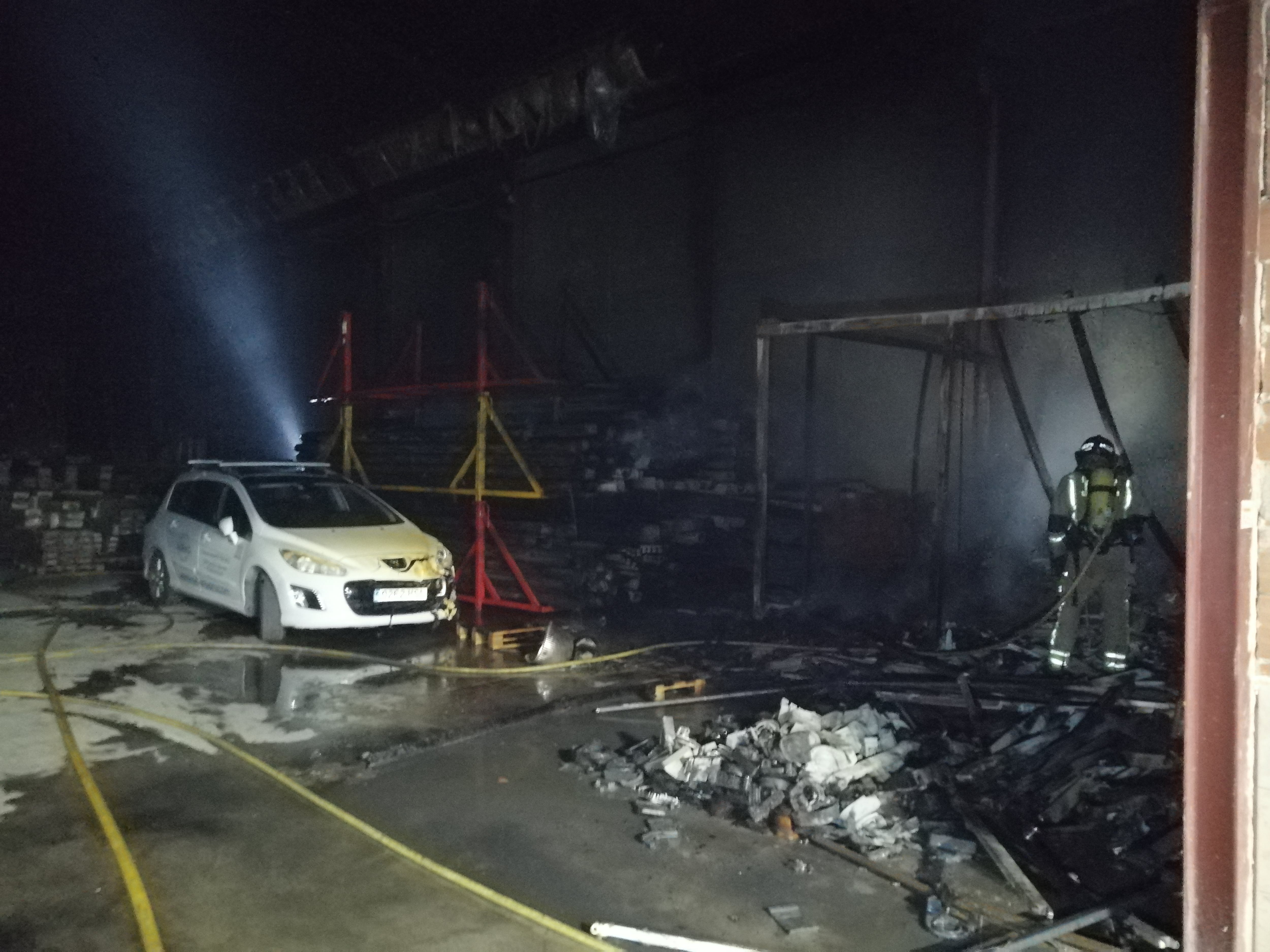 Incendio en una nave en el municipio de Torre Pacheco