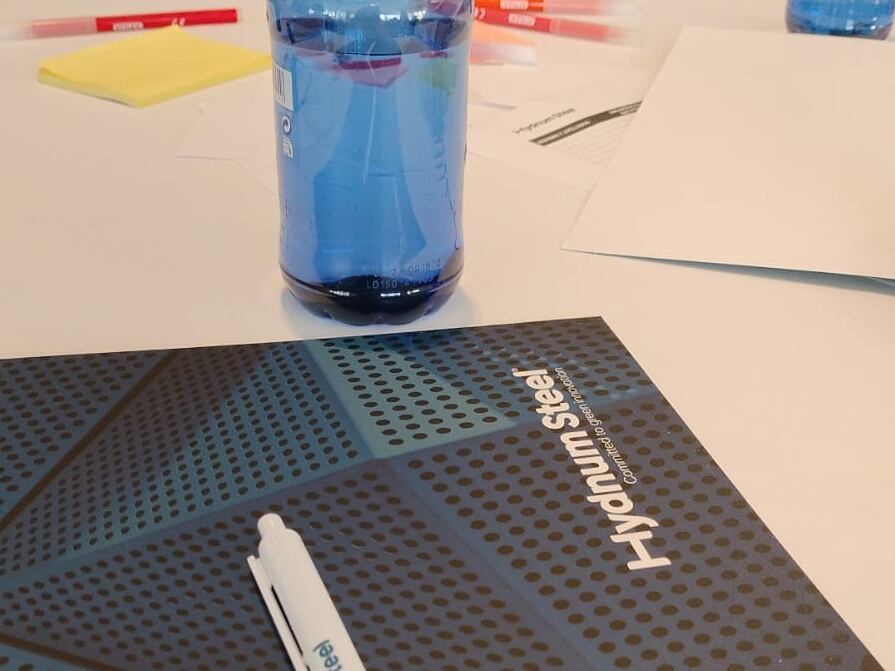 Dossier que facilita Hydnum Steel en sus reuniones de trabajo en Puertollano