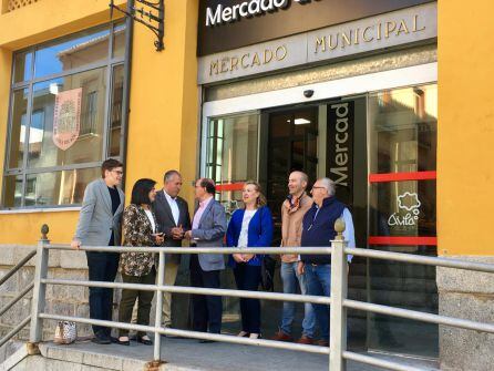 Representantes de la candidatura del Partido Popular, en el Mercado de Abastos