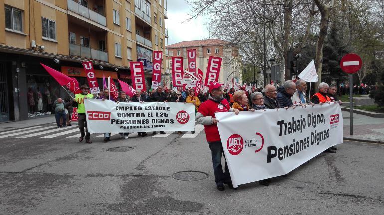 Cabecera de la manifestación en defensa de unas pensiones dignas