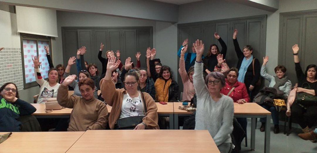 Convocan una huelga indefinida en el servicio de limpieza de los centros asistenciales de la Diputación