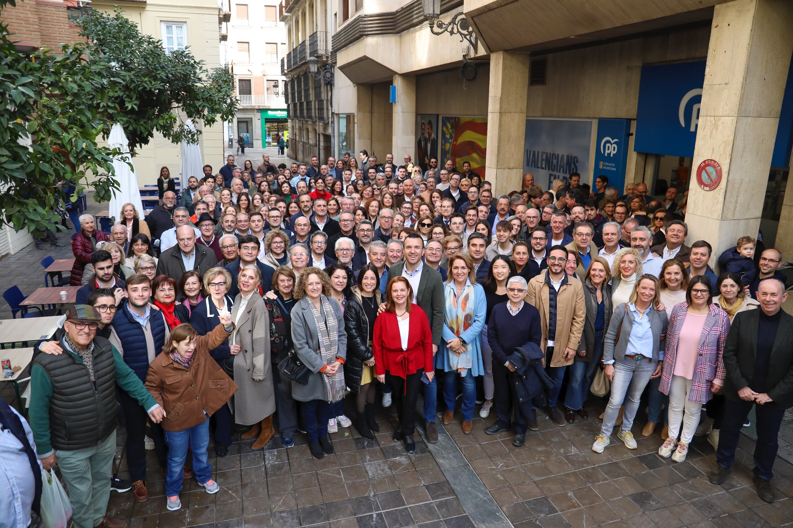 El presidente provincial del PP en Valencia, Vicent Mompó, ha reunido este sábado a todos los alcaldes populares de la provincia para firmar un manifiesto en contra de la amnistía.