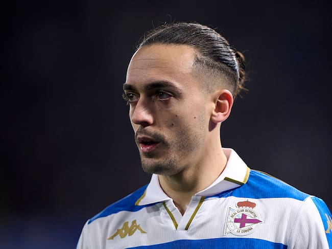 LA CORUNA, SPAIN - JANUARY 25: Luismi Cruz of RC Deportivo de La Coruna looks on during the LaLiga Hypermotion match between RC Deportivo La Coruna and Real Racing Club de Santander at Abanca-Riazor on January 25, 2026 in La Coruna, Spain. (Photo by Jose Manuel Alvarez Rey/Getty Images)