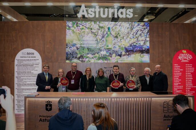 Los cuatro nuevos establecimientos acompañados de las autoridades en Madrid Fusión.