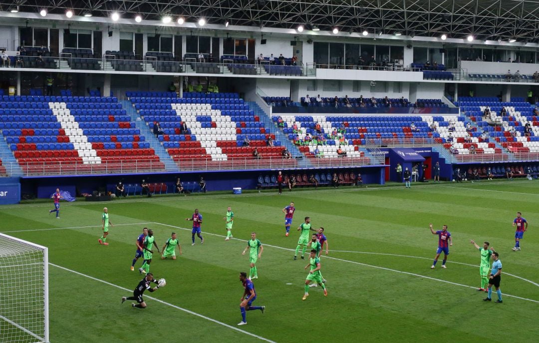 Ipurúa, en un partido de Liga entre el Eibar y el Leganés durante la pandemia