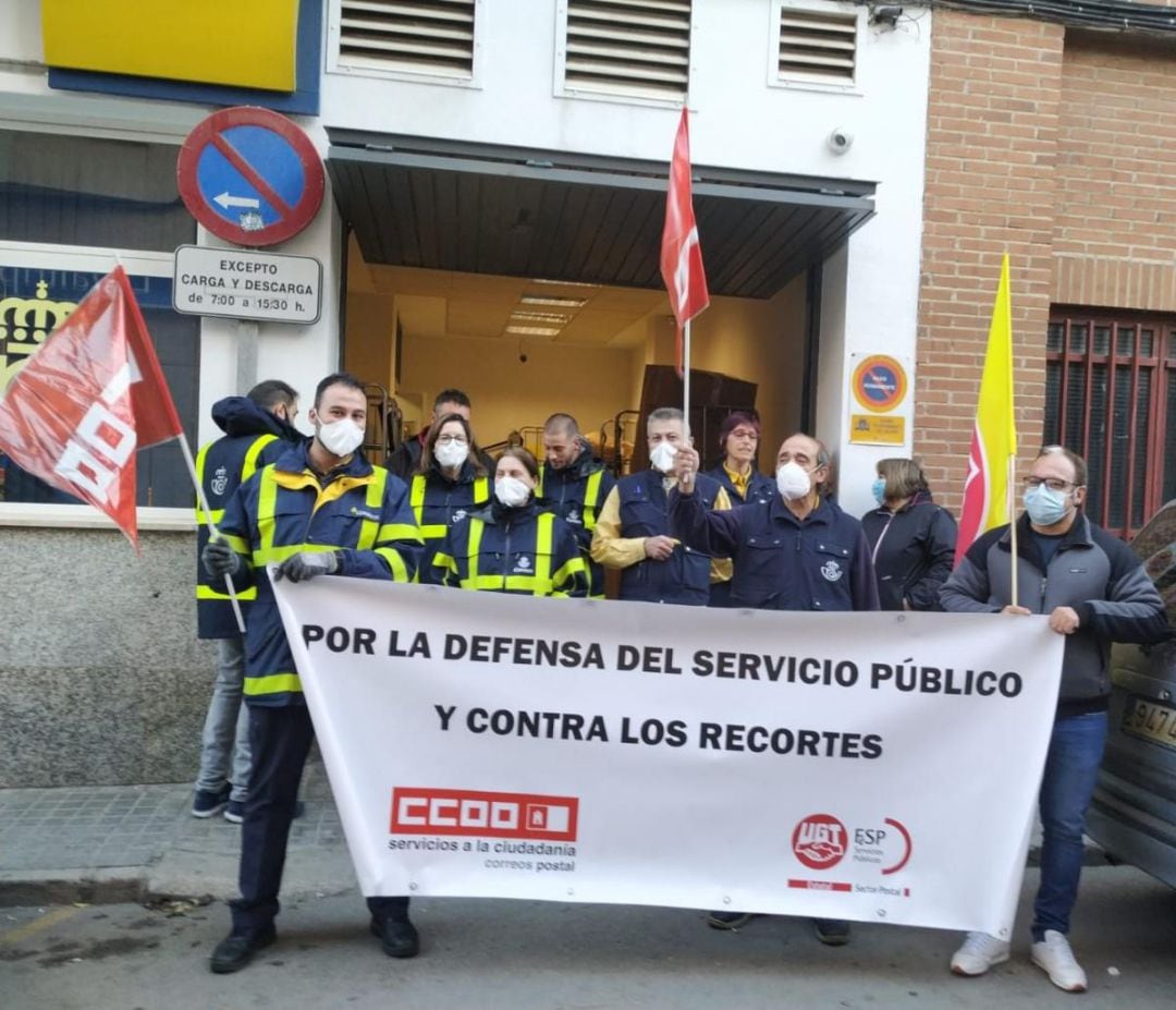 Protesta sindical defendiendo el Servicio Público de Correos