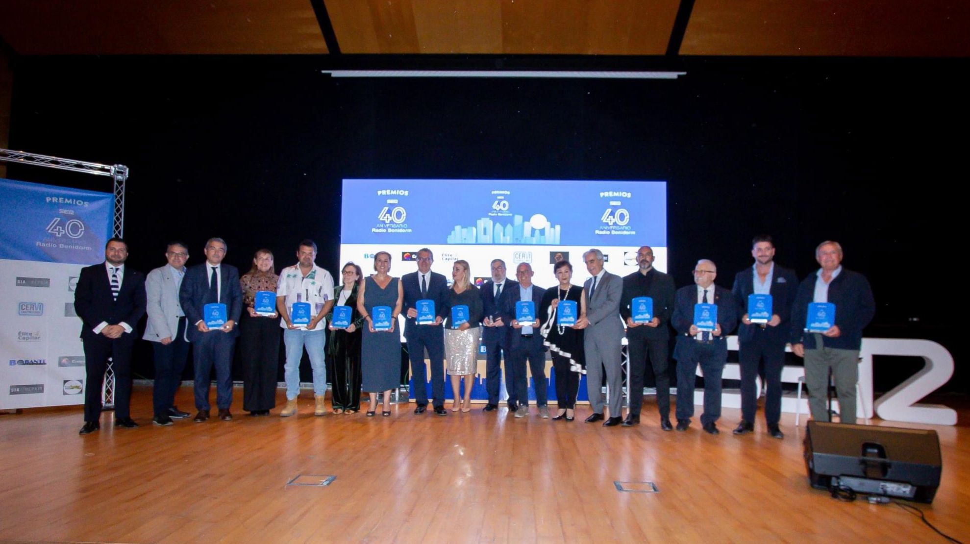 Los galardonados en la primera edición de los Premios Radio Benidorm que se celebró en 2023 con motivo del 40 aniversario de la emisora.