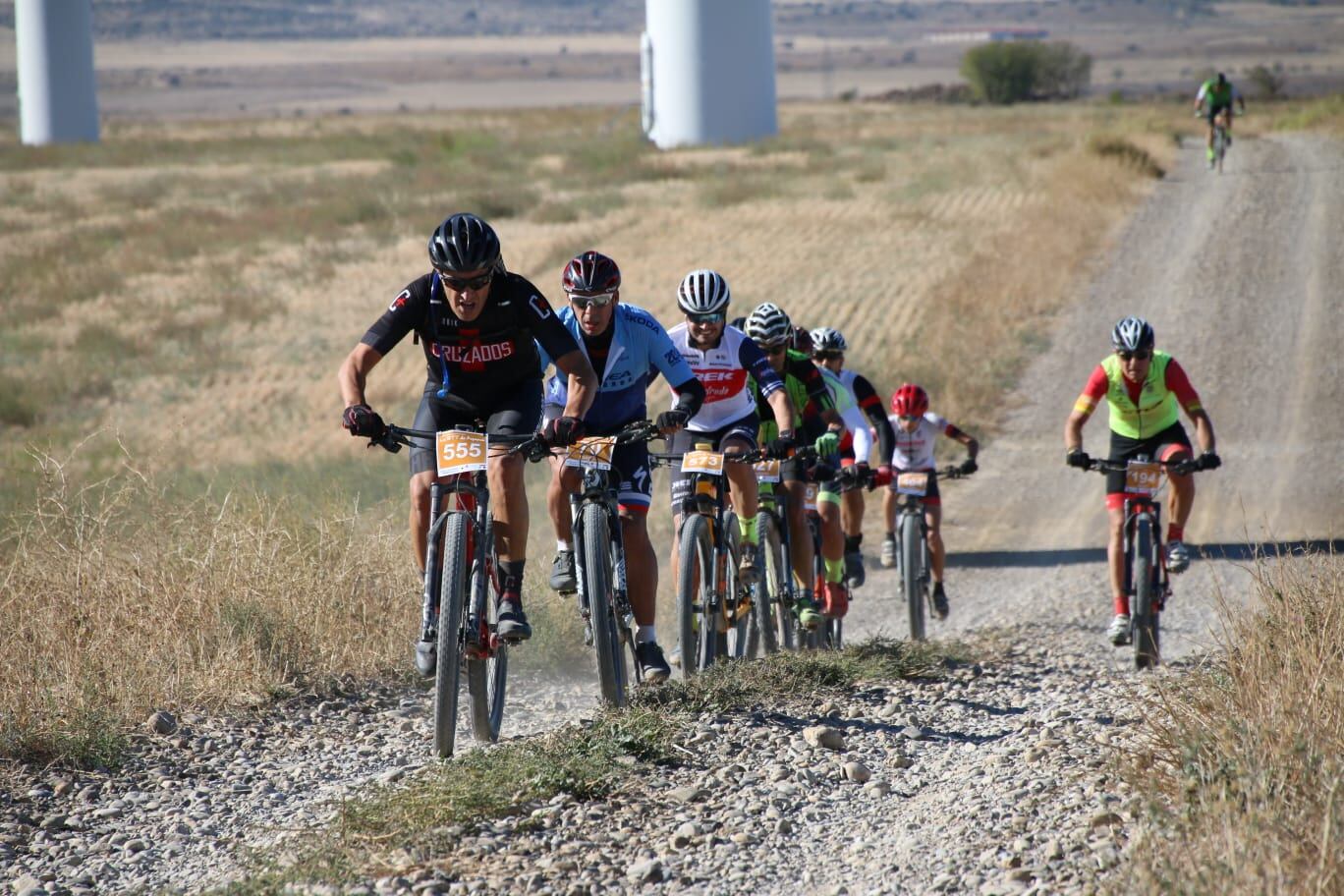 Cicloturistas durante la prueba BTT de Aspanoa