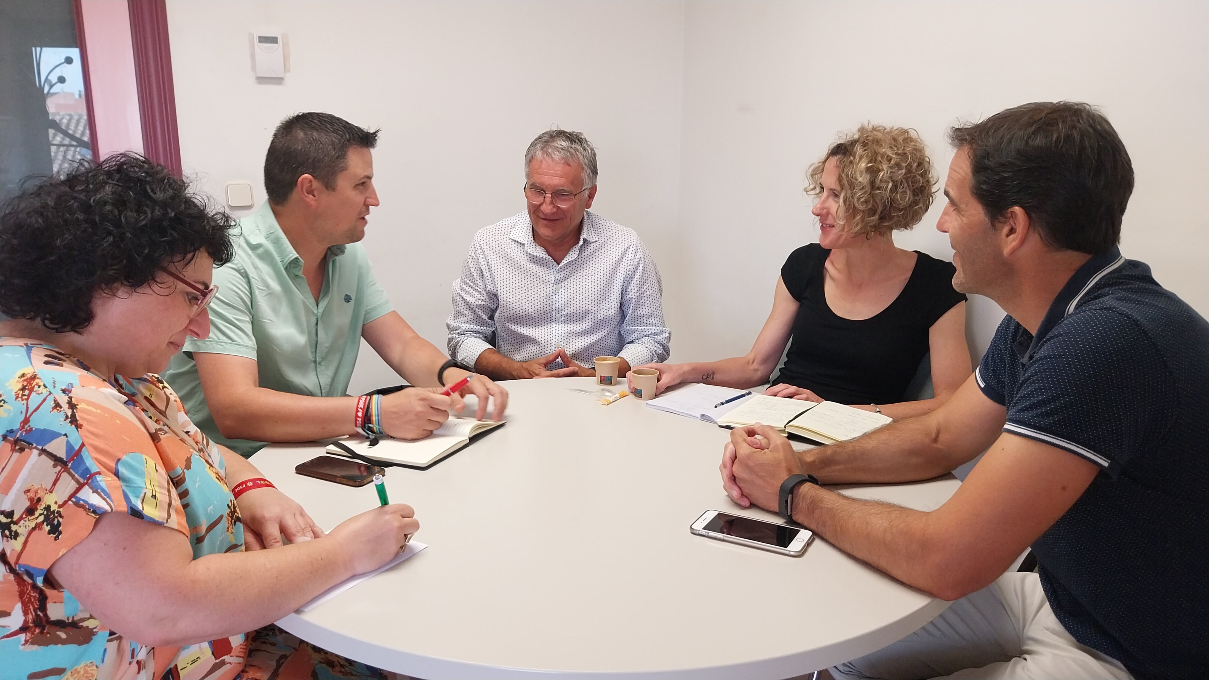 Reunión de diputados del PSOE y representantes de turismo de aventura