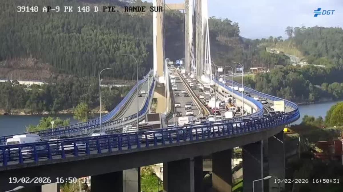 Colas kilométricas en la AP-9 debido a un accidente en el Puente de Rande