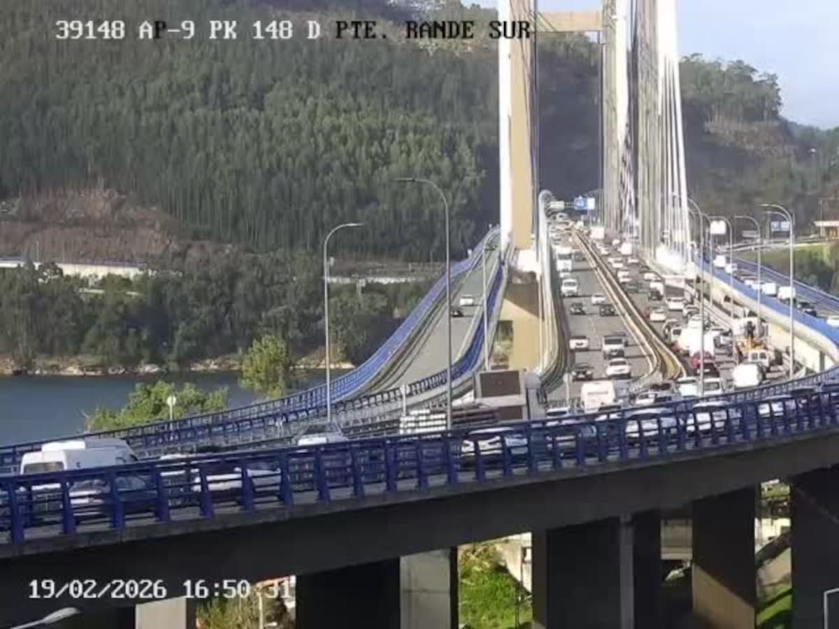 Colas kilométricas en la AP-9 debido a un accidente en el Puente de Rande