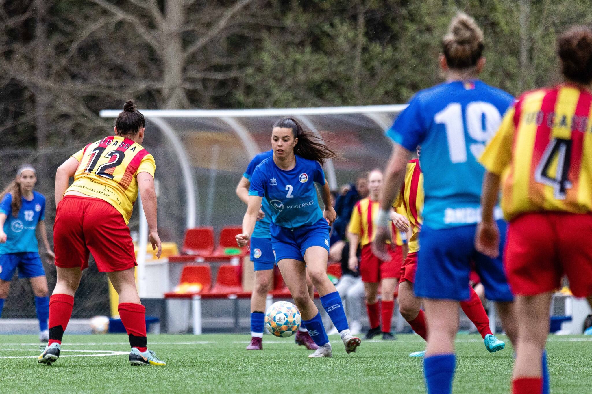 Un moment del partit entre el Terrassa i l'Enfaf Construccions Modernes.
