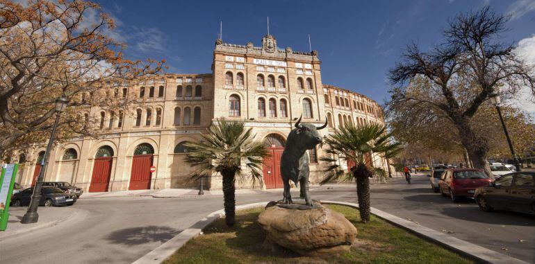 Imagen de la portada de la plaza de toros de El Puerto de Santa María