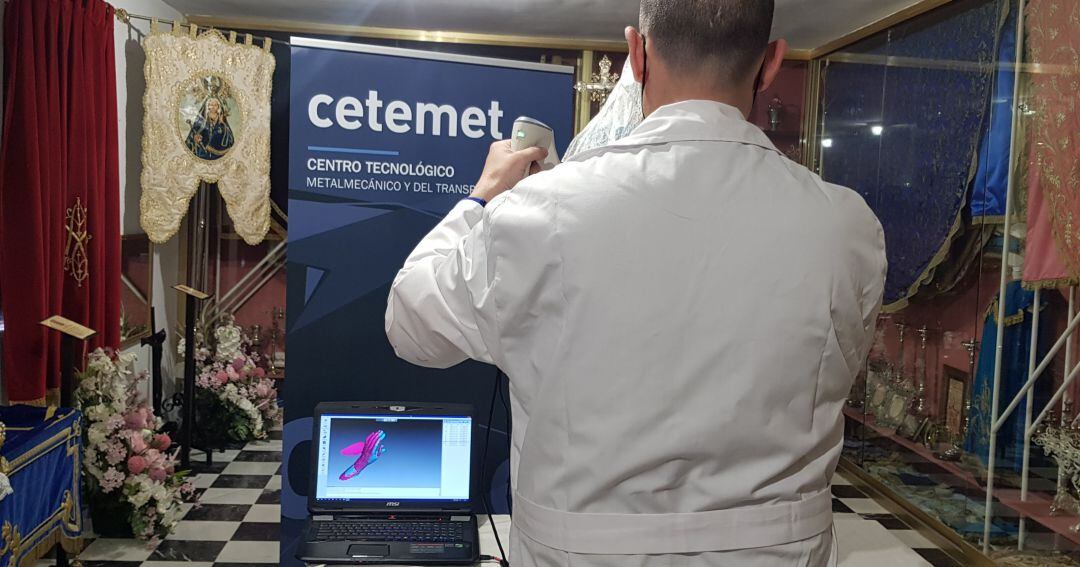 Proceso de digitalización de la Virgen de Linarejos.