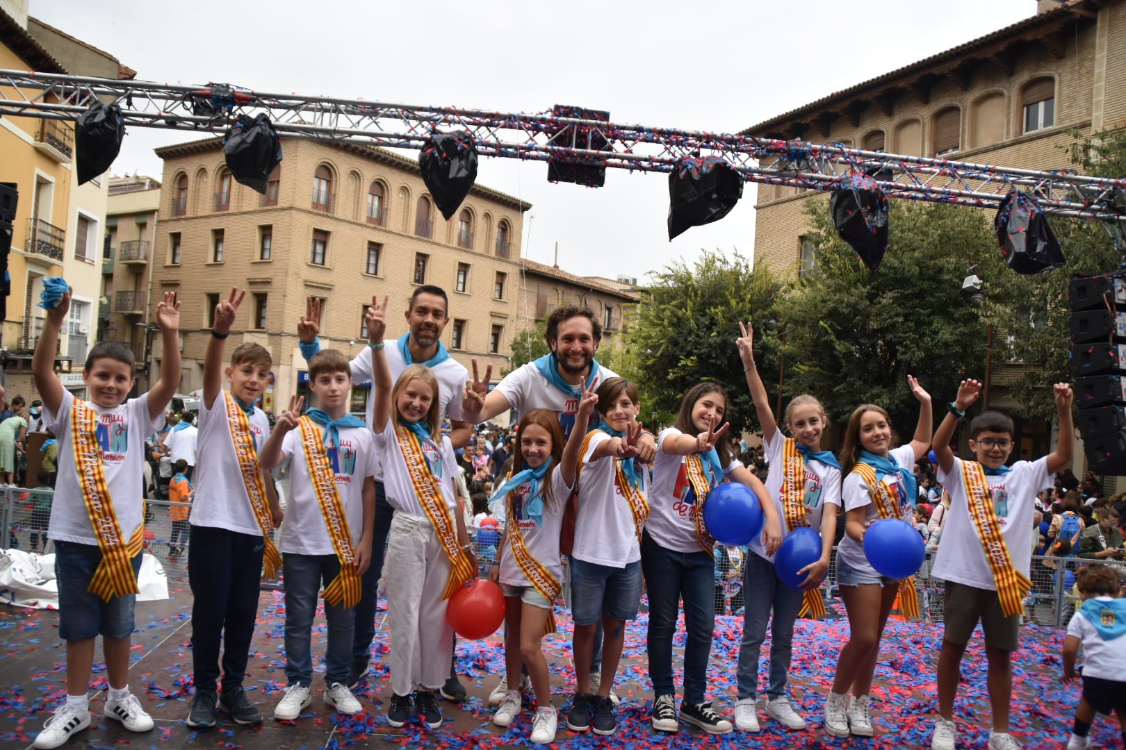 Isaac Claver y Jairo Sánchez con los zagaletes y zagaletas