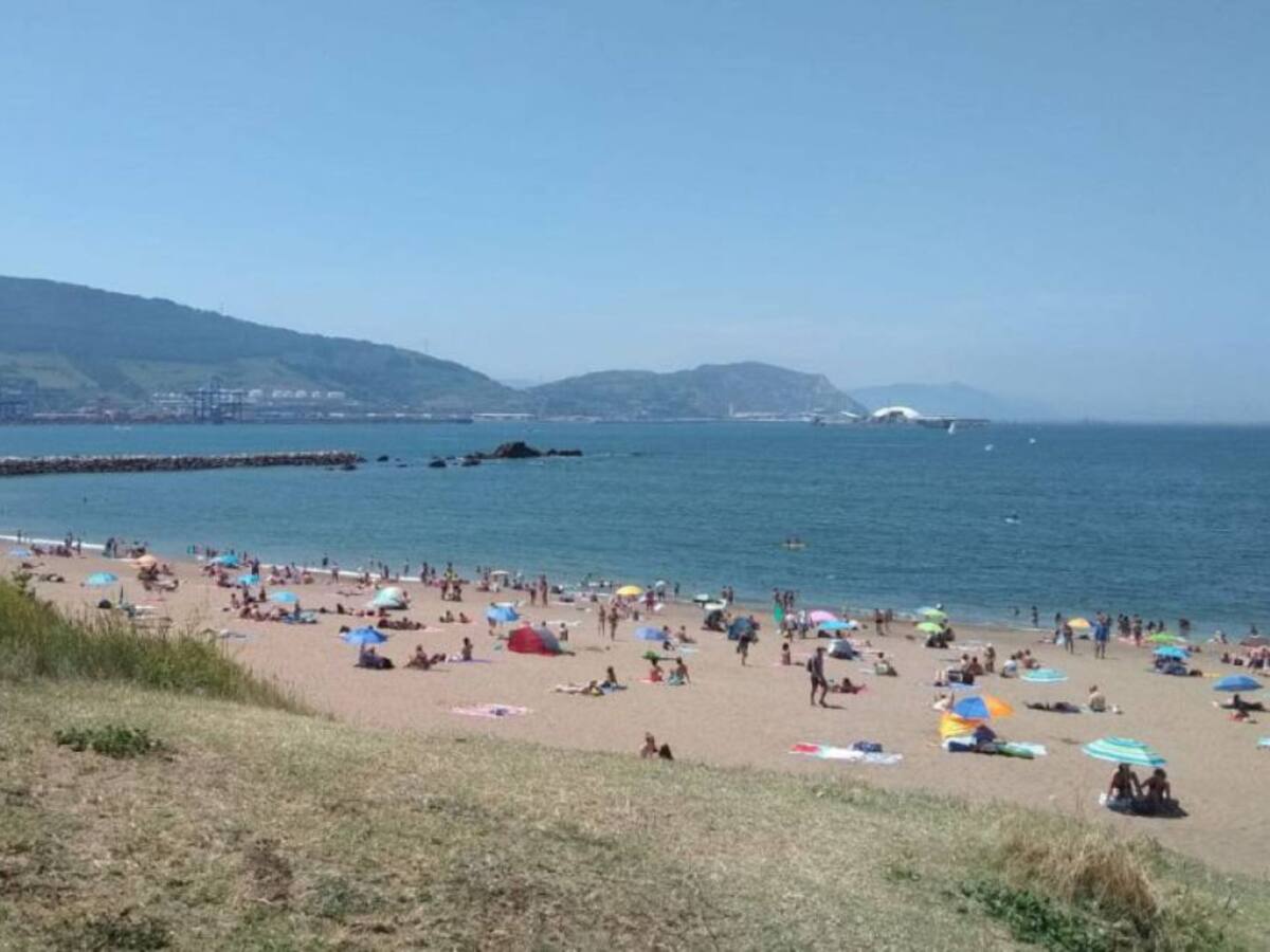 La ocupación en las playas bizkainas se reduce casi un 30% debido al mal tiempo