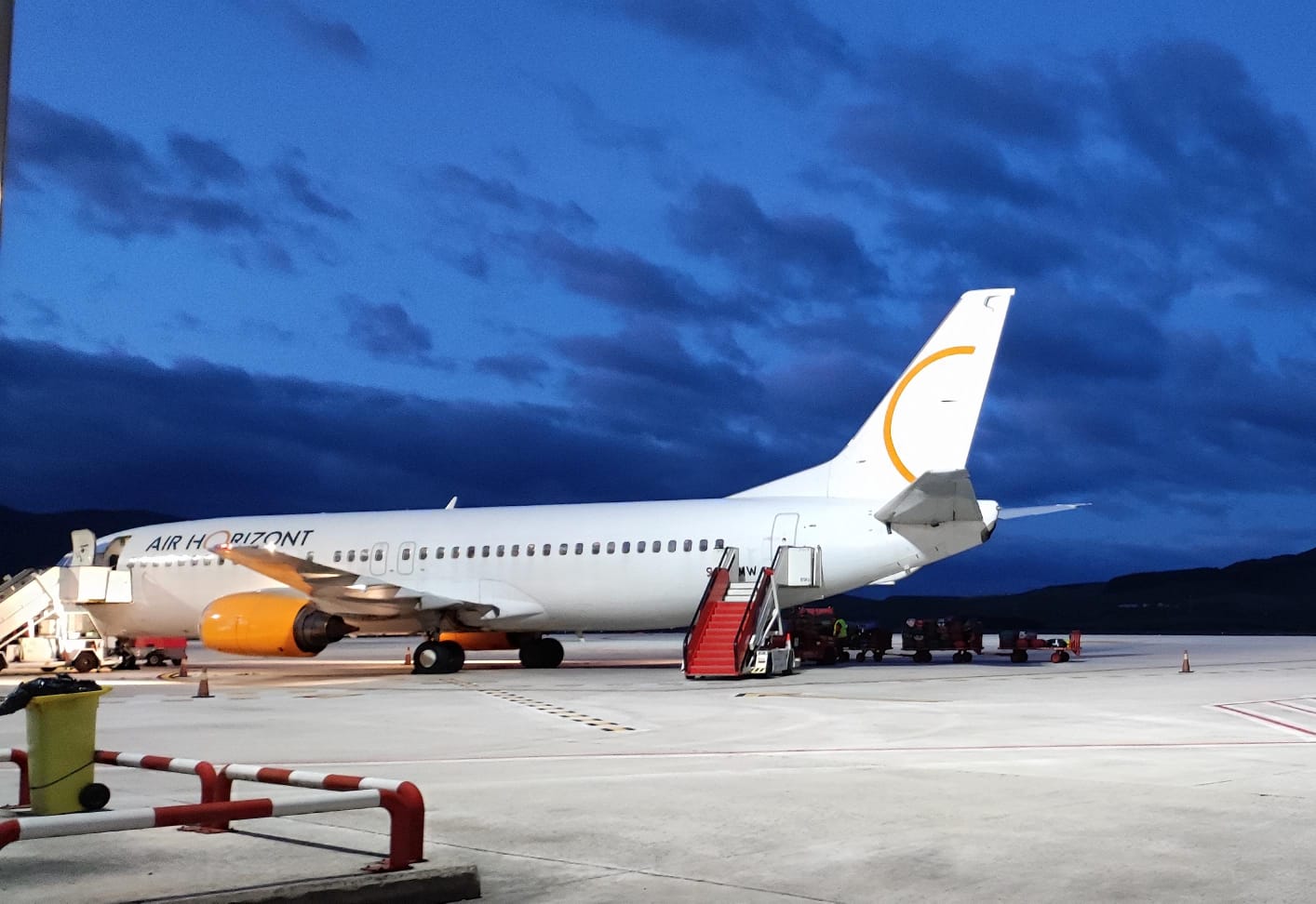 Una aeronave se prepara para despegar desde el aeropuerto de Noain-Pamplona