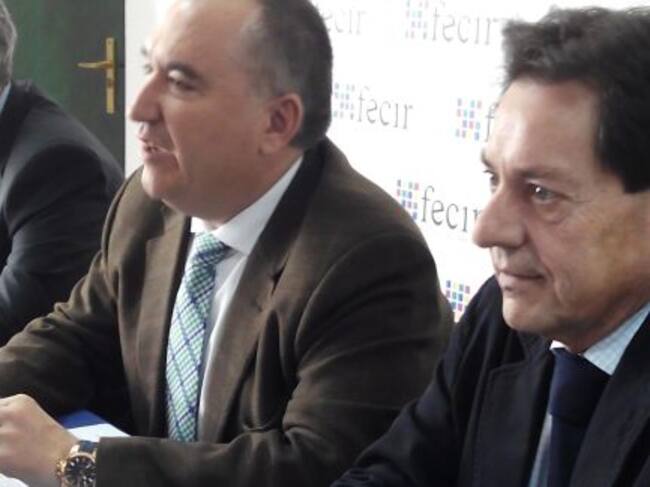 Carlos Marín, en el centro, durante la presentación de la II edición de Fecirauto y Fecircatur