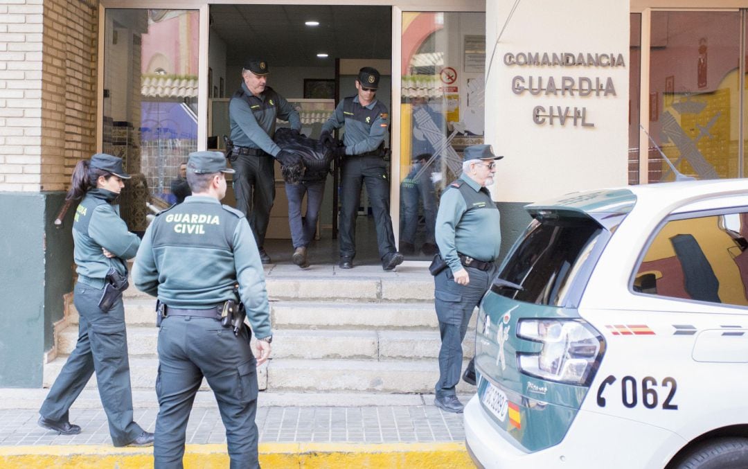 Bernardo Montoya saliendo de la Comandancia tras confesar que mató a Laura.