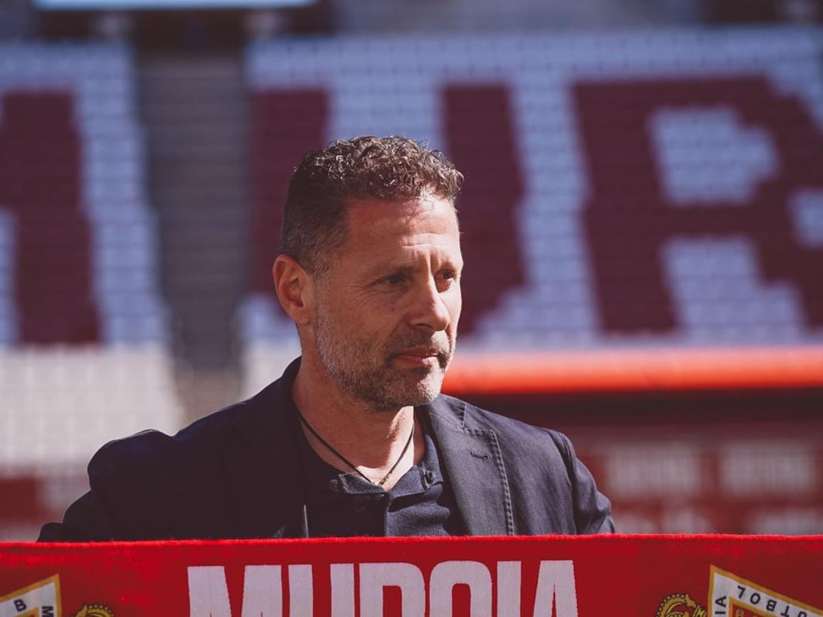 Curro Torres y la exigencia del club: "Con la camiseta del Real Murcia no se gana y tenemos que encontrar cuanto antes la estabilidad deportiva"