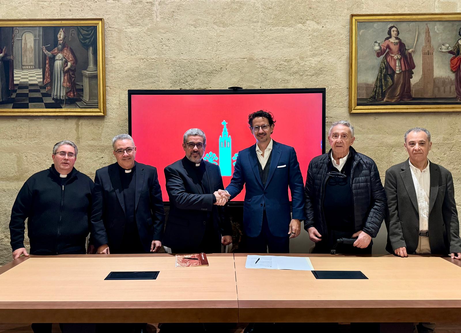 Momento de la firma entre el Cabildo de la Catedral de Sevilla y la empresa Ayesa